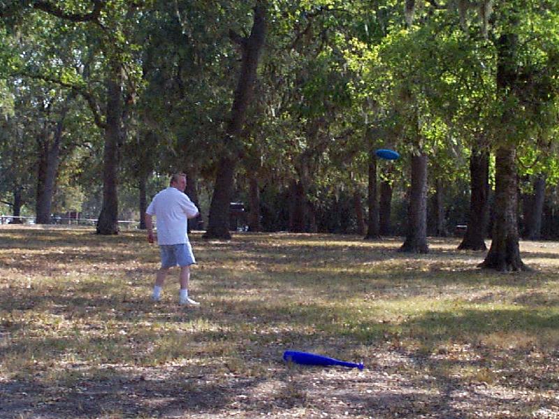Lake Somerville - frisbee throw this way