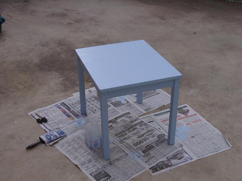 Saturday project - painting the girls' table
