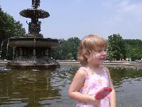 Jada and her fruit bar in front of the fountain