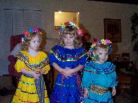 Amazing! 3 girls, and only one with eyes closed
