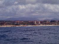 After an hour sail, we get back to our hotel