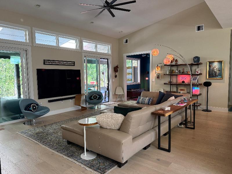 Living room all clean and ready 
