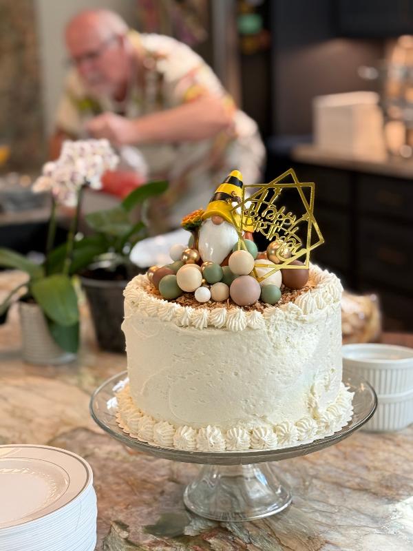 Katie's friend Ric catered, and made this gorgeous cake 