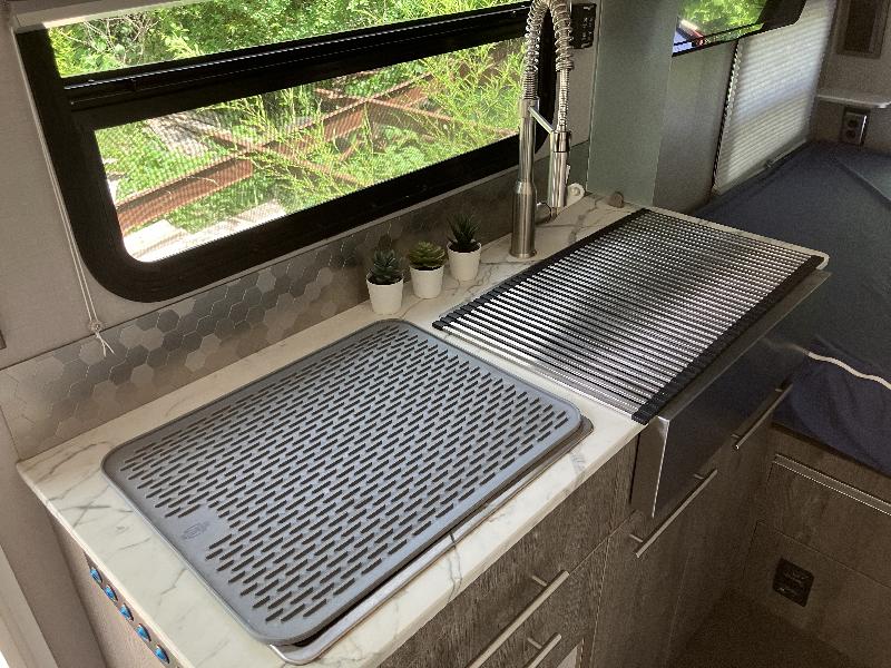 Kitchen area showing drain mat and over-sink drain grid 